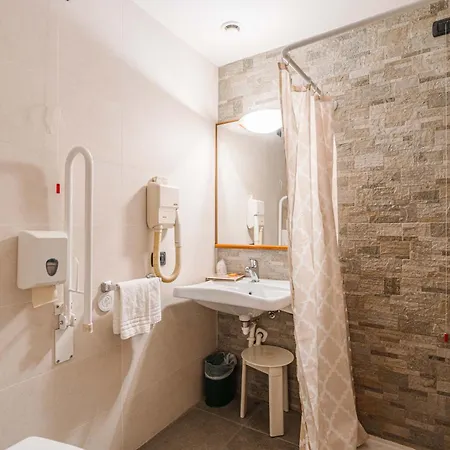 Crystal Hotel 4*