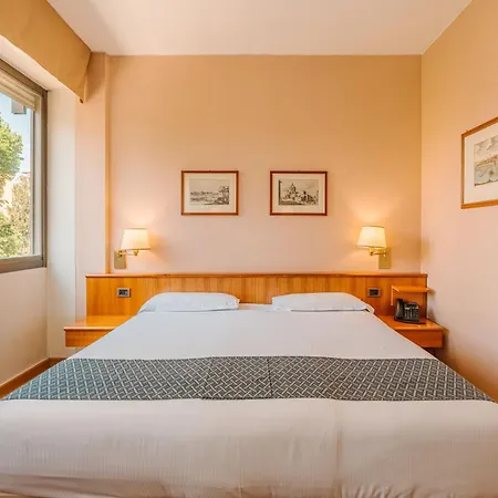 Hotel Crystal 4*