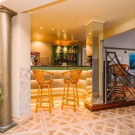 Crystal Hotel 4*