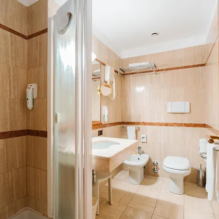 Crystal Hotel 4*